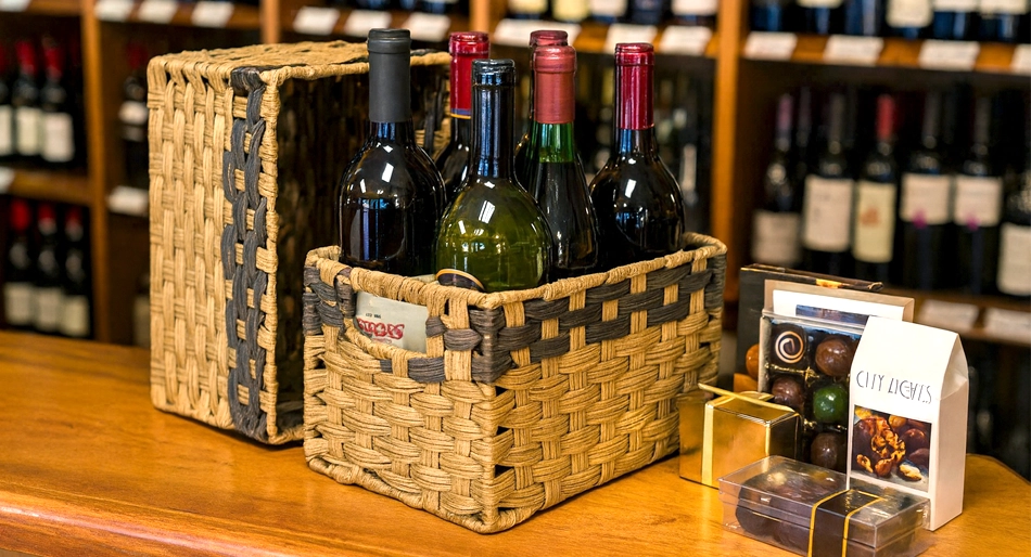 Bowls, Trays & Crates